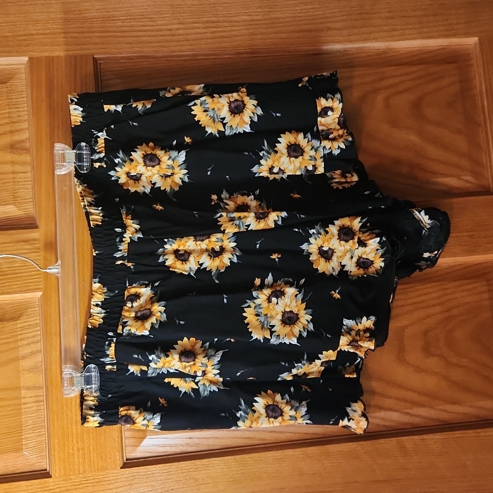 Torrid sunflower shorts 1x 🌻
